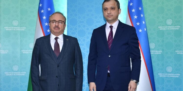 رئيس وقف المعارف التركي يلتقي نائب وزير الخارجية الأوزبكي