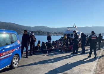 ضبط 33 مهاجرا غير نظامي غربي تركيا