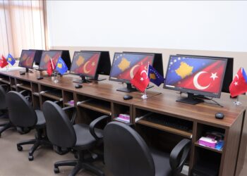 القوات التركية في كوسوفو تساهم في دعم التعليم