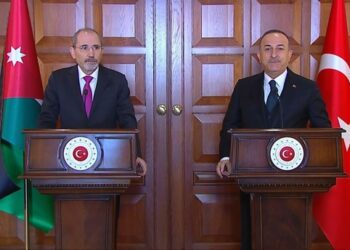 تركيا: نعمل مع الأردن لعودة طوعية للاجئين السوريين