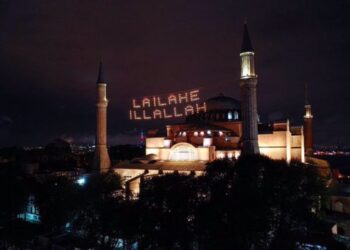 إسطنبول.. مسجد “آيا صوفيا” يستعد لأول “تراويح” منذ 88 عاما