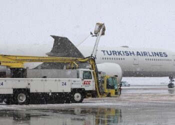ثلوج إسطنبول.. الخطوط التركية تواصل إلغاء رحلات