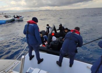 تركيا.. إنقاذ 15 مهاجرًا قبالة سواحل إزمير