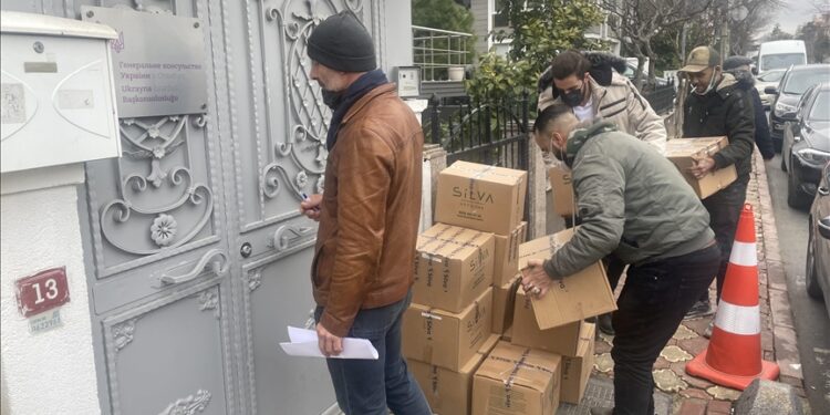 إسطنبول.. استمرار حملة المساعدات للشعب الأوكراني