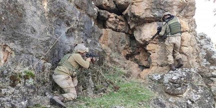 تركيا تطلق عملية لملاحقة إرهابيي “بي كا كا” في ماردين