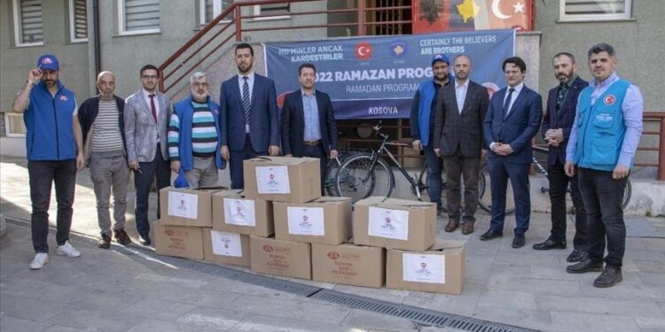 بمناسبة رمضان.. مساعدات تركية لـ 2000 أسرة في كوسوفو