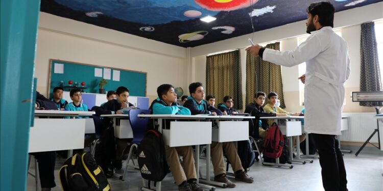 مدارس “المعارف التركي” في أفغانستان.. أمل الأيتام بمستقبل