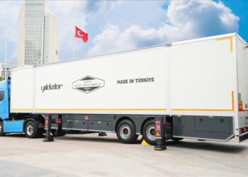 الأولى عالميا.. شركة تركية تصمم شاحنة تتحول إلى مسرح في دقائق