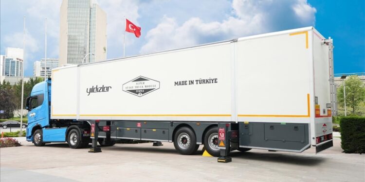 الأولى عالميا.. شركة تركية تصمم شاحنة تتحول إلى مسرح في دقائق