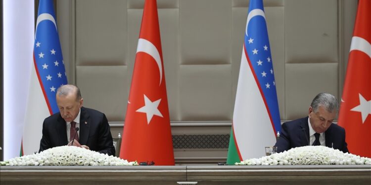 تركيا وأوزبكستان توقعان 10 اتفاقيات تعاون