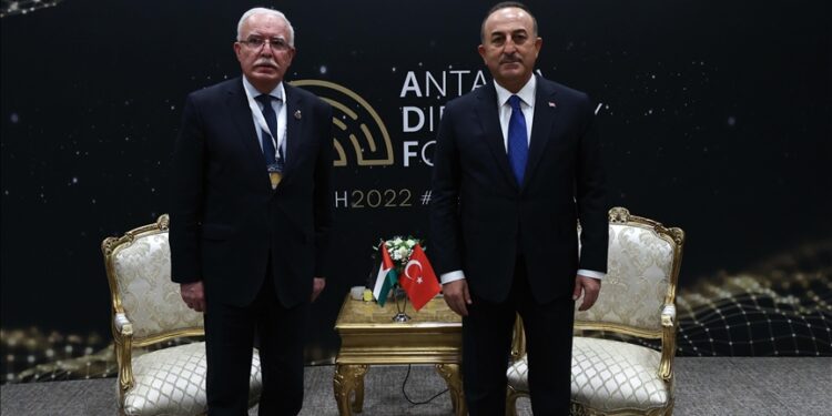 وزيرا خارجية تركيا وفلسطين يبحثان القضايا ذات الاهتمام المشترك