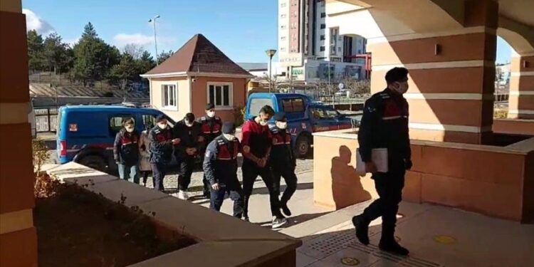 تركيا توقف 20 شخصا في إطار مكافحة “داعش” الإرهابي