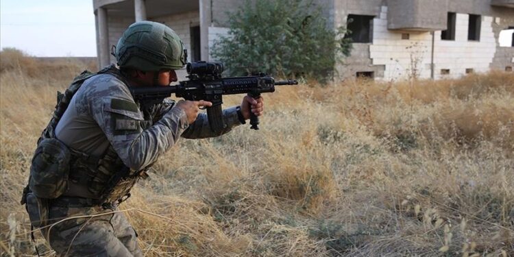 الدفاع التركية: تحييد 12 إرهابيا شمالي سوريا