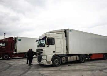 خمس شاحنات محملة بمساعدات تركية تصل أوكرانيا