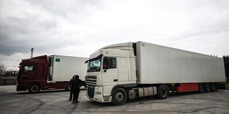 خمس شاحنات محملة بمساعدات تركية تصل أوكرانيا