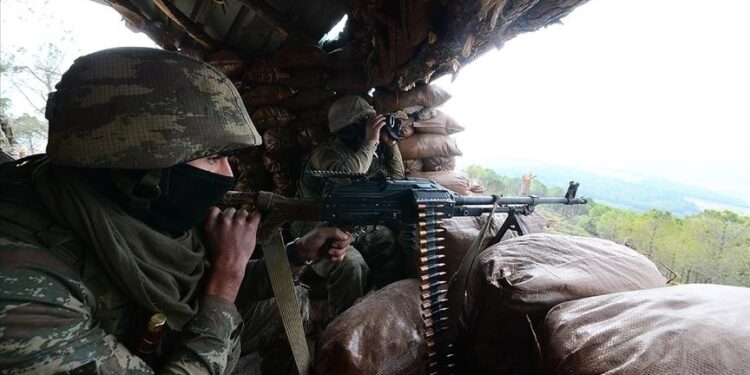 الدفاع التركية: تحييد 2 من إرهابيي “ي ب ك” شمالي سوريا