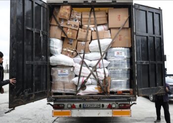 تركيا.. 6 شاحنات محملة بالمساعدات تتجه إلى أوكرانيا