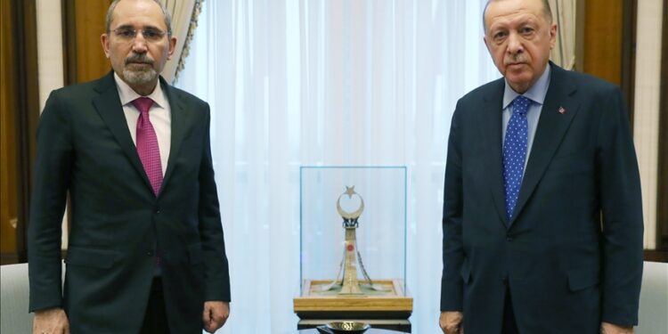أردوغان يستقبل وزير الخارجية الأردني في أنقرة