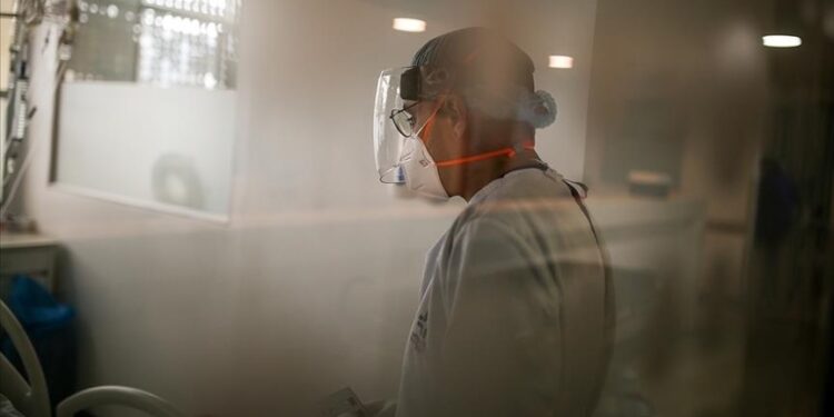 تركيا تسجل 132 حالة وفاة بفيروس كورونا