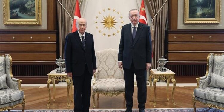 أردوغان يلتقي رئيس “الحركة القومية” في أنقرة