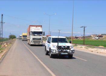 عبر تركيا.. 68 شاحنة مساعدات أممية تدخل إدلب السورية