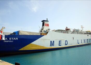 “سفينة الإحسان” الثالثة.. تركيا ترسل 960 طن مساعدات إلى لبنان