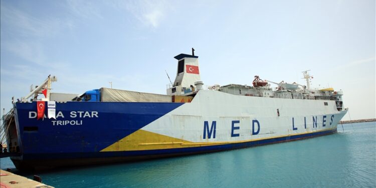 “سفينة الإحسان” الثالثة.. تركيا ترسل 960 طن مساعدات إلى لبنان