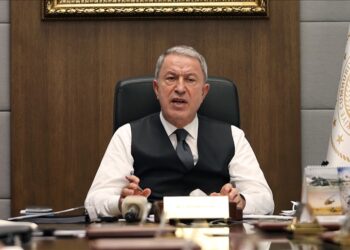 أكار: طائرتا النقل العالقتان في أوكرانيا بوضع سليم