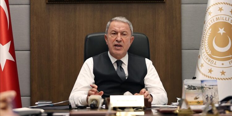 أكار: طائرتا النقل العالقتان في أوكرانيا بوضع سليم