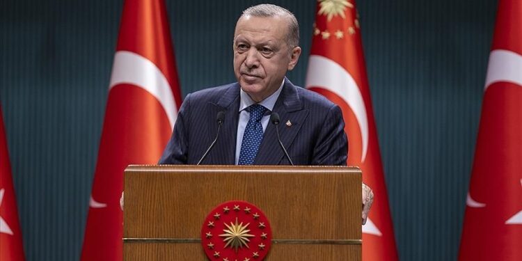 أردوغان يهنئ قيادات الجيش بنجاح اختتام مناورات “الوطن الأزرق”