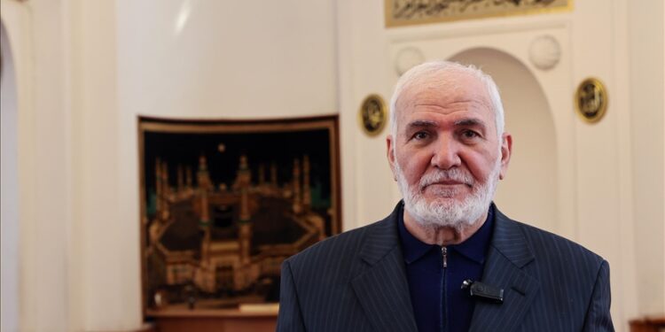 انطباعات زوار من 120 دولة في دفتر إمام مسجد بإسطنبول