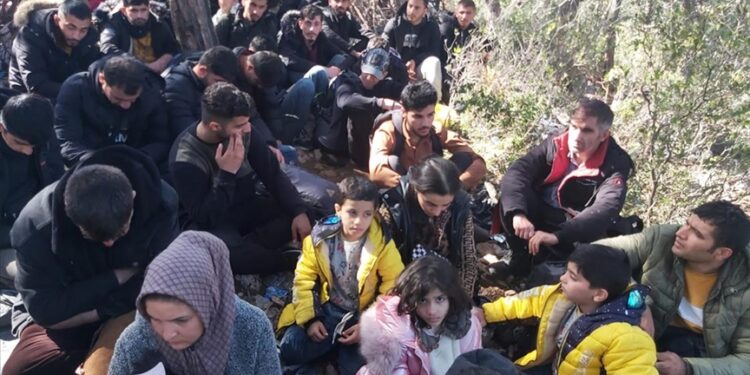 تركيا.. ضبط 89 مهاجر غير قانوني غربي البلاد