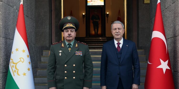 تركيا وطاجكستان توقعان اتفاقية إطار عسكري
