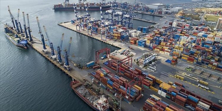 صادرات تركيا إلى دول الجوار تنمو 30.4 بالمئة