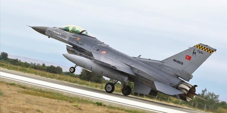 تركيا تنسحب من مناورات للناتو تحسبا لاستفزازات اليونان