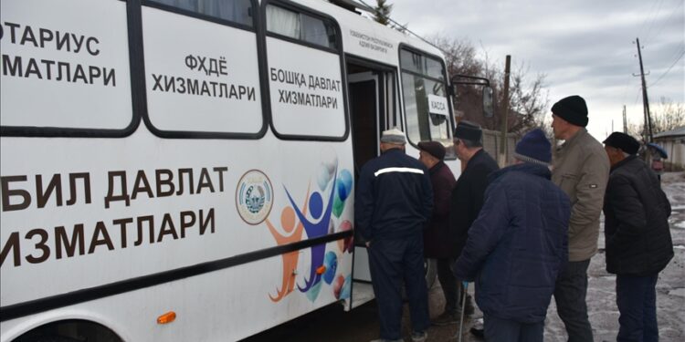 “تيكا” التركية تهدي مكاتب متنقلة لخدمة المناطق النائية بأوزبكستان