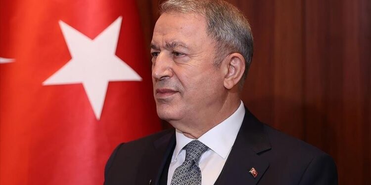 وزيرا دفاع تركيا وأوكرانيا يبحثان عمليات الإجلاء من ماريوبول