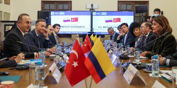 تشاووش أوغلو: كولومبيا شريك خاص بالنسبة لتركيا