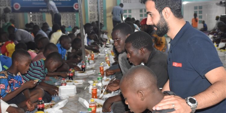 “الديانة التركي” يقيم إفطارا رمضانيا في كوت ديفوار