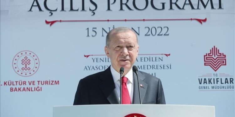 أردوغان يفتتح مدرسة “الفاتح آيا صوفيا” في إسطنبول