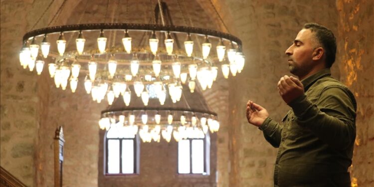 “الجامع الكبير” بتركيا.. “ميراث الأجداد” يتحدى الزمن منذ 9 قرون