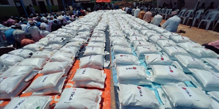 مساعدات تركية لألف أسرة محتاجة في أوغندا