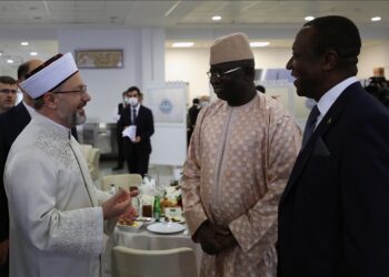 تركيا.. رئيس الشؤون الدينية يقيم مأدبة إفطار لسفراء