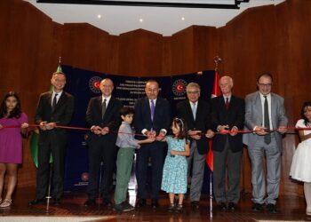 تشاووش أوغلو يفتتح المبنى الجديد للقنصلية التركية في سان باولو