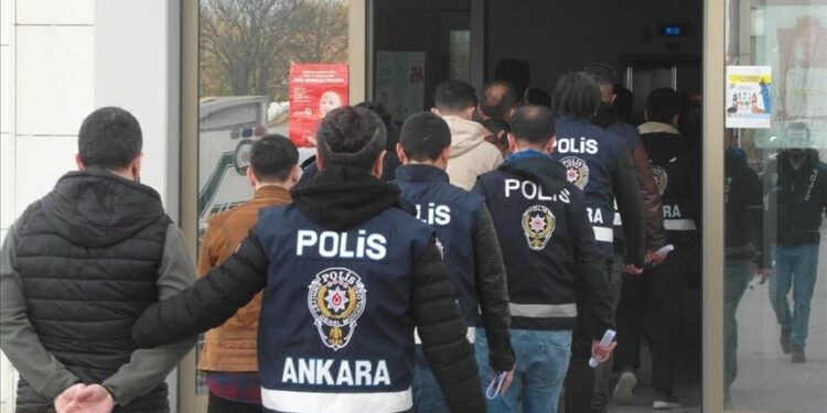 تركيا.. ضبط 195 مهاجرا غير نظامي شمال غربي البلاد