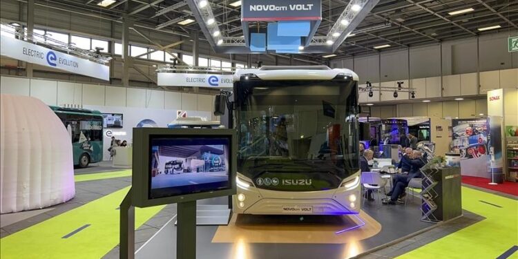 صديقة للبيئة.. حافلات تركية تحظى باهتمام زوار معرض في ألمانيا