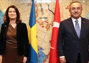 تشاووش أوغلو يلتقي عددا من نظرائه في بروكسل