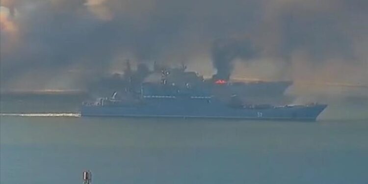 ليتوانيا: سفينة تركية أجلت أشخاصا من الطراد الروسي “موسكفا”