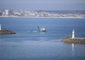 تركيا.. تفكيك لغم قبالة سواحل إسطنبول في البحر الأسود