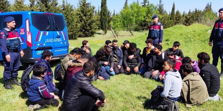 ضبط 156 مهاجرا شمال غربي تركيا
